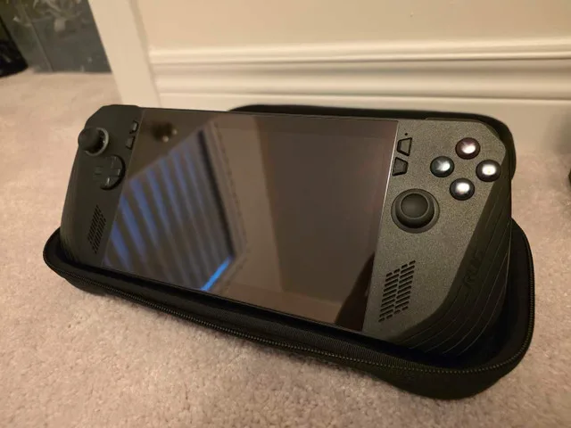 ROG Ally X With Accessories image indicator(2)