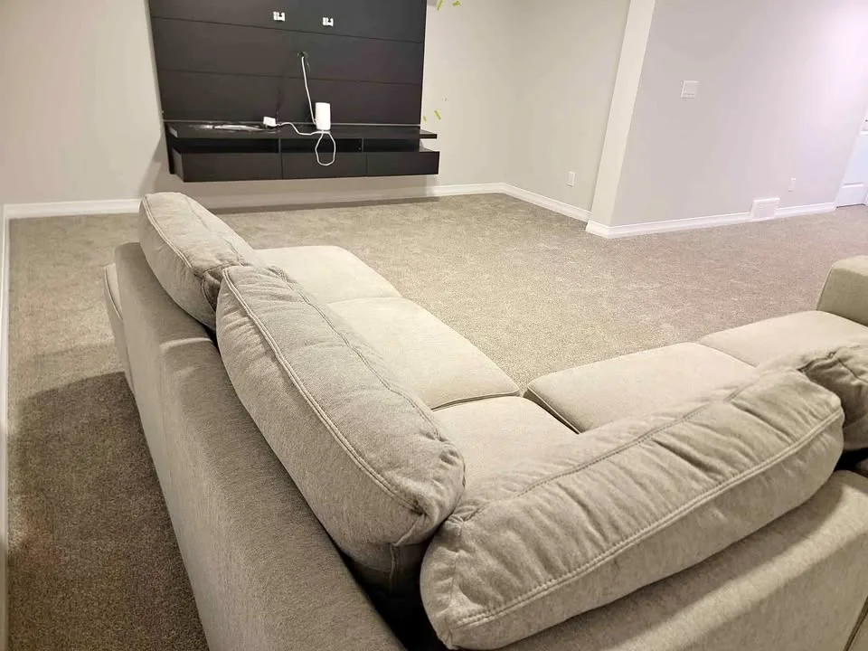 Sectional Sofa ( pick up in Mahogany SE) thumbnail