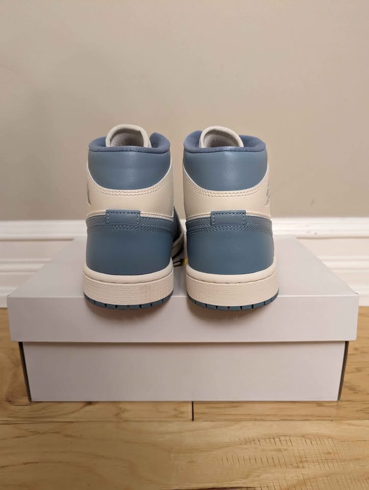 Jordan 1 Mid UNC 2022 Size 8w - photo 3