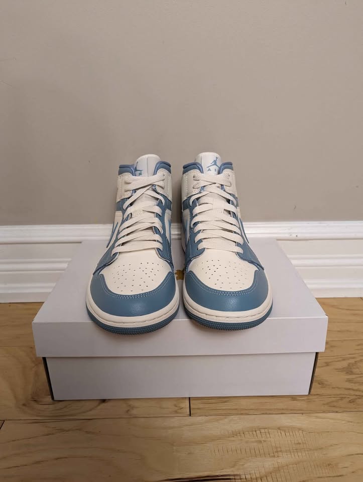 Jordan 1 Mid UNC 2022 Size 8w - photo 4
