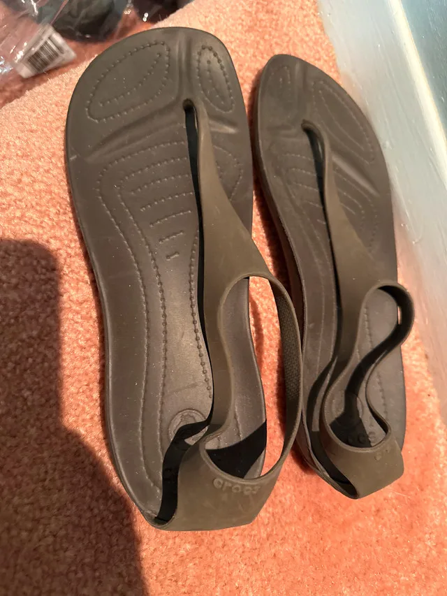 Crocs size 8 brown nice looking sandal