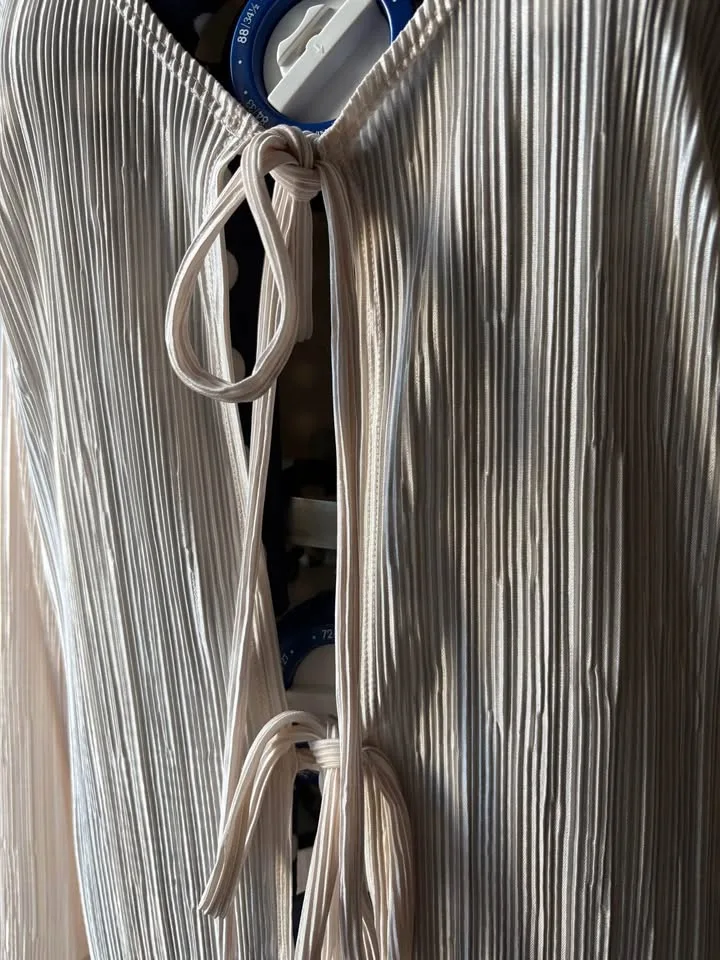 Vintage Ivory Bell Sleeve Cardigan image indicator(3)