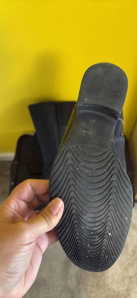 Black leather boots  🧡 image indicator(3)