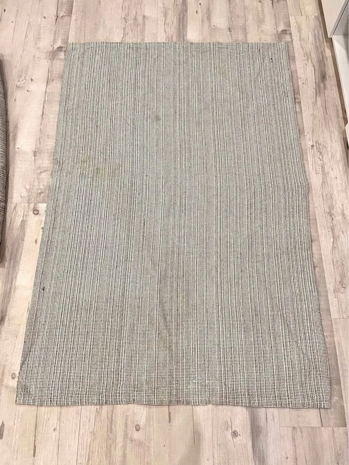 IKEA TIPHEDE Rug 3’11” x 5’11” (120 x 180cm) thumbnail