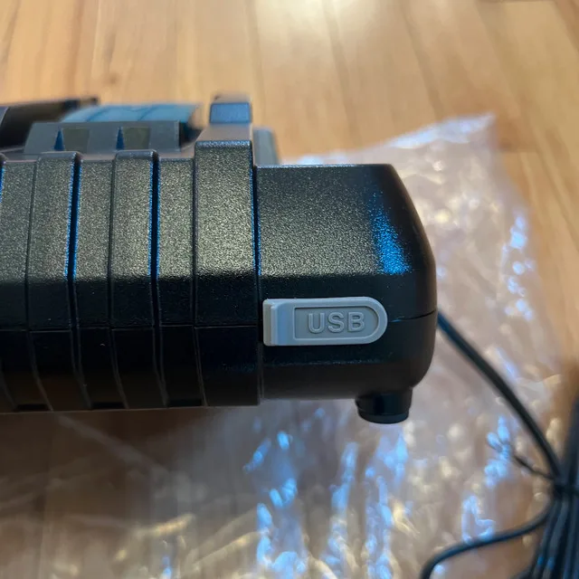 BRAND NEW - Makita 18v LXT dual port rapid charger image indicator(2)