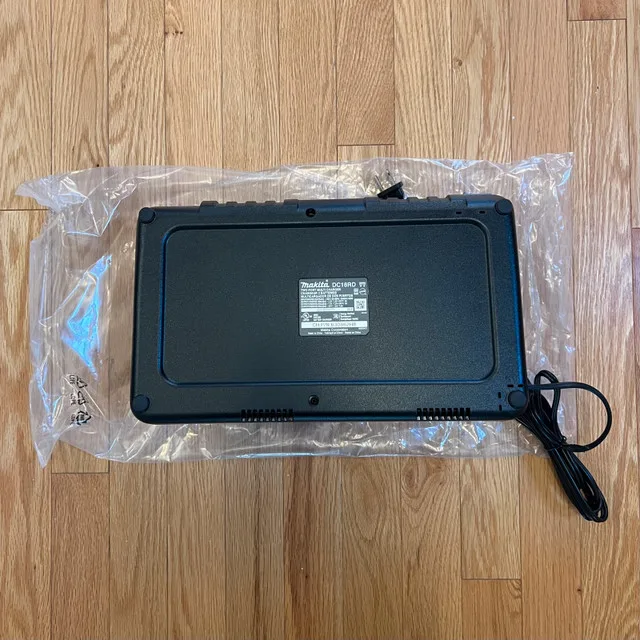 BRAND NEW - Makita 18v LXT dual port rapid charger image indicator(4)