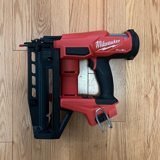 LIKE NEW - Milwaukee m18 FUEL 16 ga finish nailer image indicator(2)