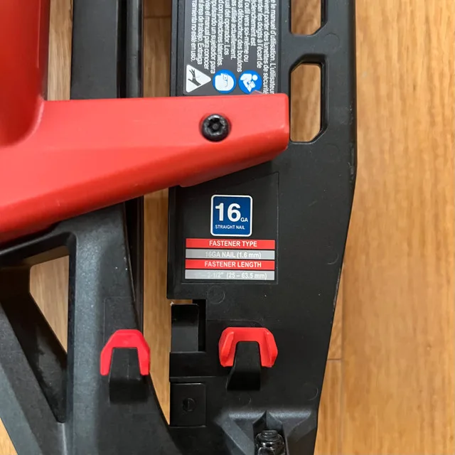 LIKE NEW - Milwaukee m18 FUEL 16 ga finish nailer image indicator(4)