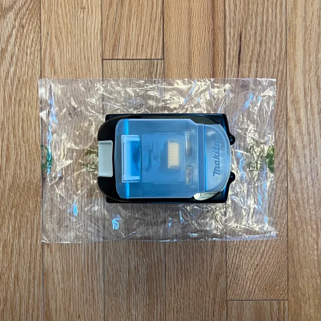 BRAND NEW - Makita 18v LXT 5.0aH battery image indicator(2)