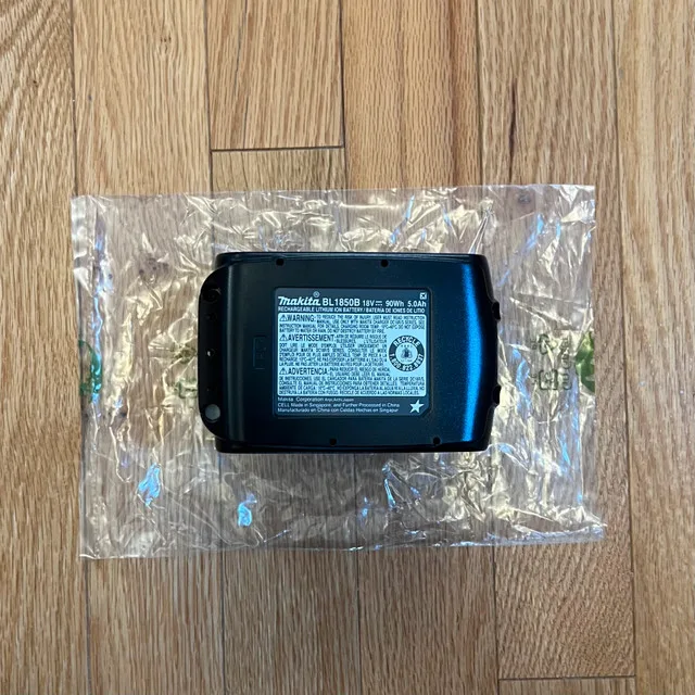 BRAND NEW - Makita 18v LXT 5.0aH battery image indicator(3)