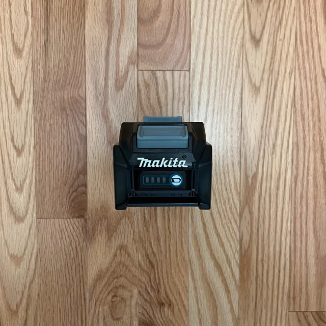 BRAND NEW - Makita 40v max XGT 4.0ah battery image indicator(2)