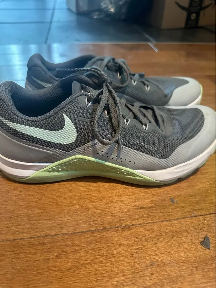 Women’s Nike Runners image indicator(4)