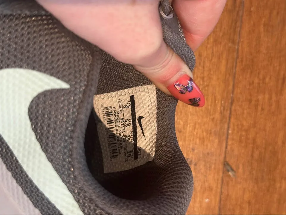 Women’s Nike Runners image indicator(7)