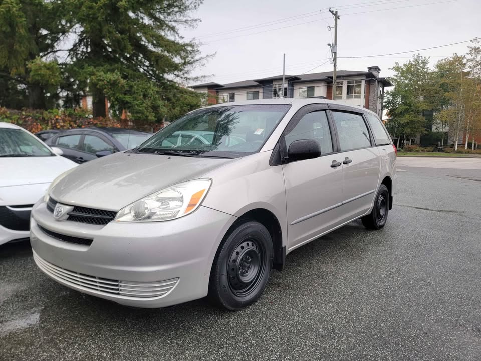2005 Toyota Sienna - photo 2