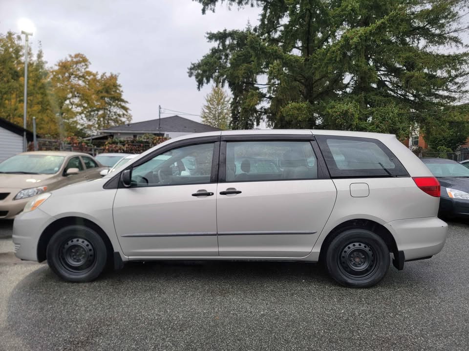 2005 Toyota Sienna - photo 3