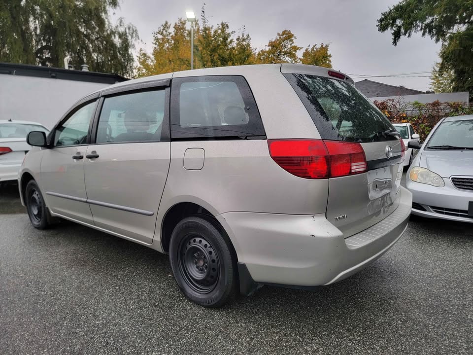2005 Toyota Sienna - photo 4