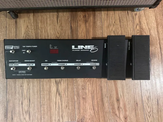 Line 6 Flextone XL 100 Watt Combo with Controller image indicator(2)