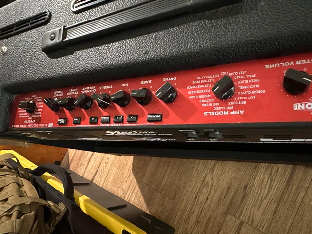 Line 6 Flextone XL 100 Watt Combo with Controller image indicator(8)