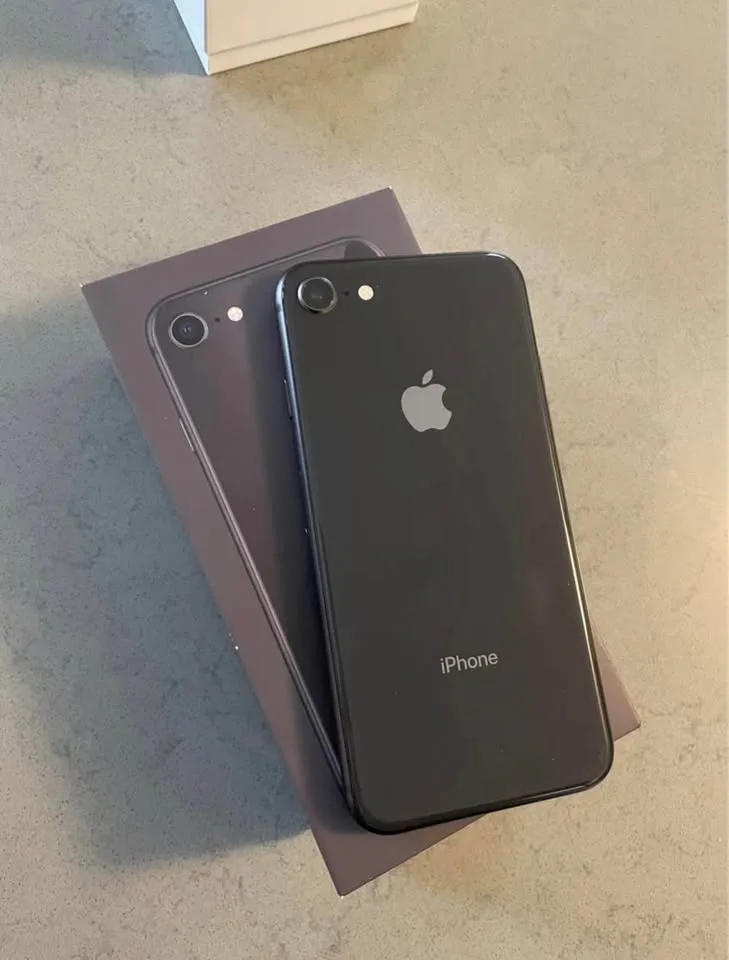 Great condition iPhone 8 64GB Black image indicator(2)