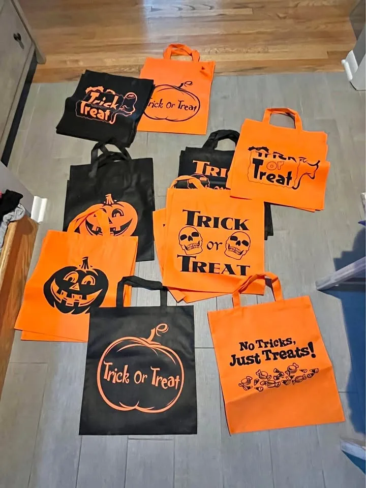 NWOT 28 Halloween Trick or Treat Sacks