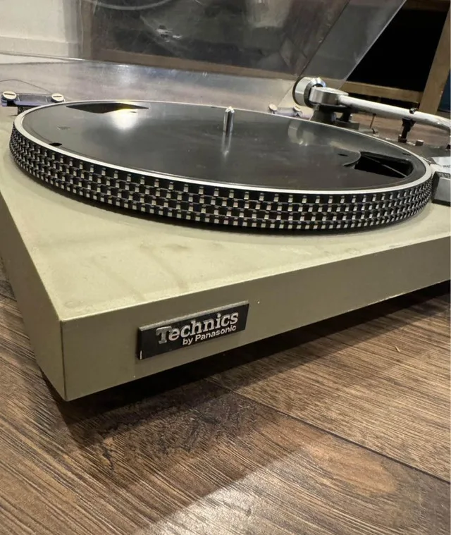 Vintage Record Player image indicator(2)