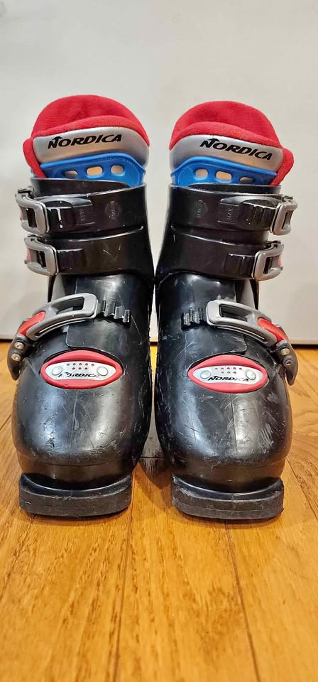 Nordica Child Ski Boots- size 23.0 - 23.5
