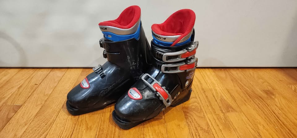 Nordica Child Ski Boots- size 23.0 - 23.5 - photo 2