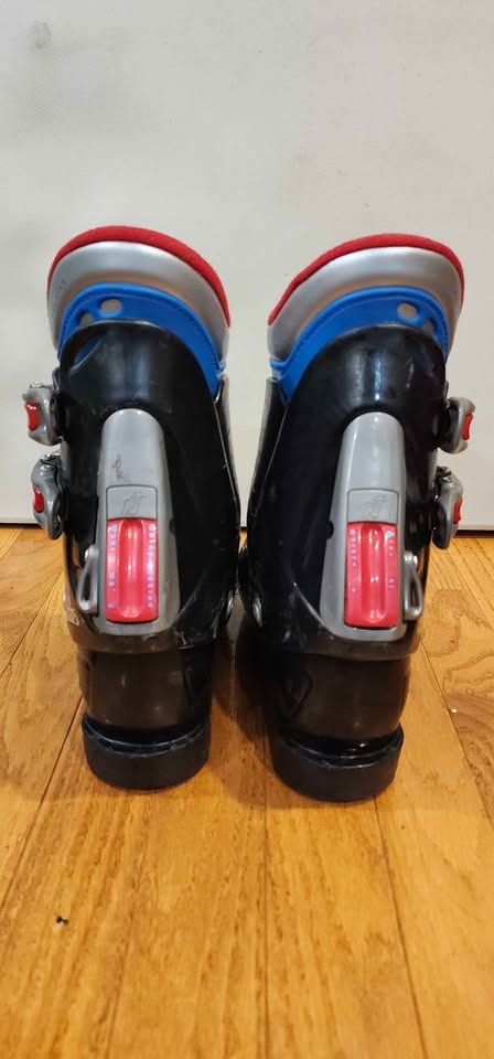 Nordica Child Ski Boots- size 23.0 - 23.5 - photo 3