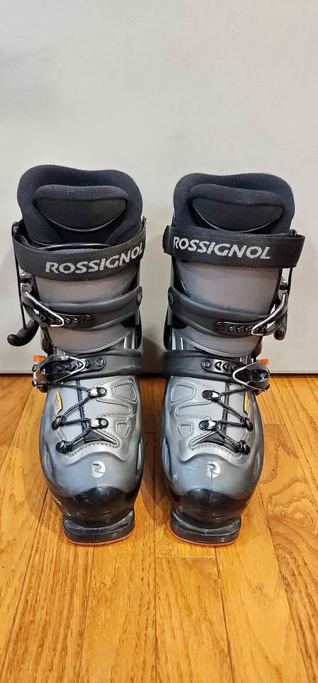 ROSSIGNOL Ski Boots. Size 24.5