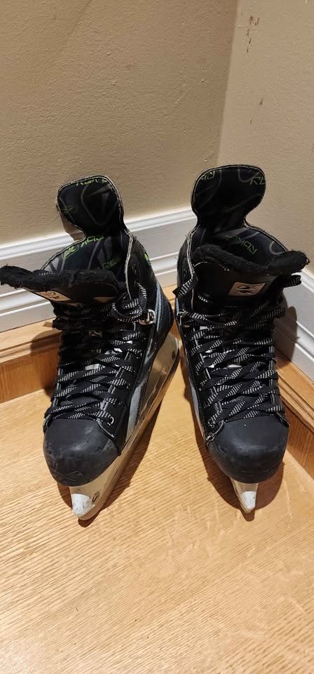 Reebok 9K Youth Hockey skates - size 5 (shoe size 6.5) - photo 2