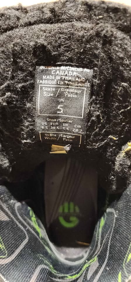 Reebok 9K Youth Hockey skates - size 5 (shoe size 6.5) - photo 3