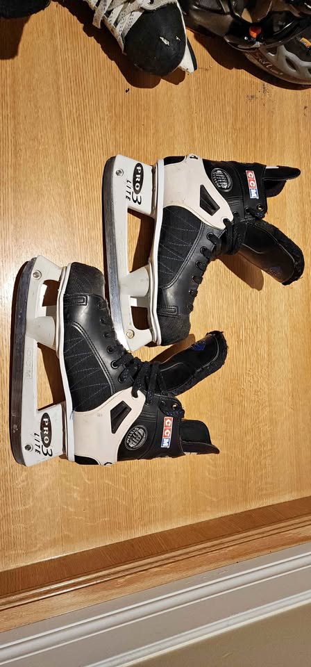 CCM TACKS Skates - size 9 D/A