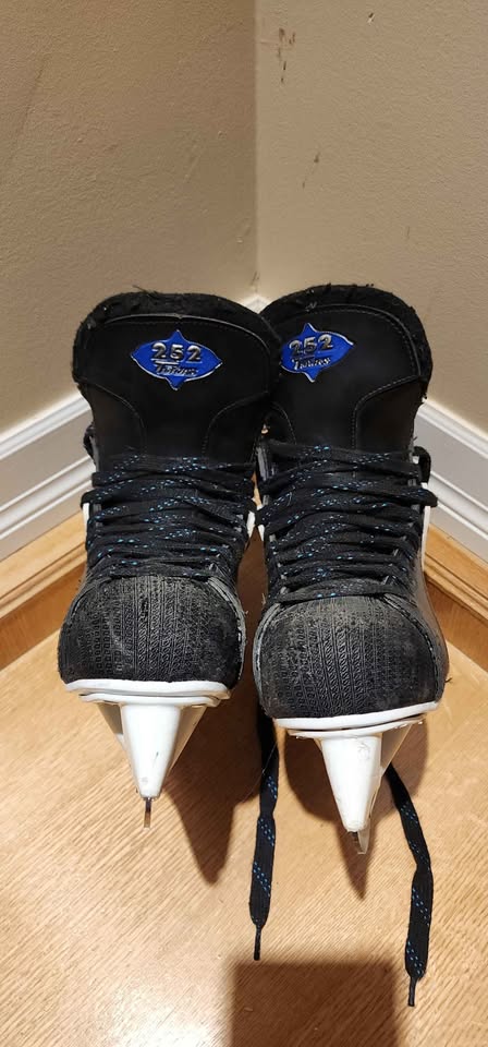CCM TACKS Skates - size 9 D/A - photo 2