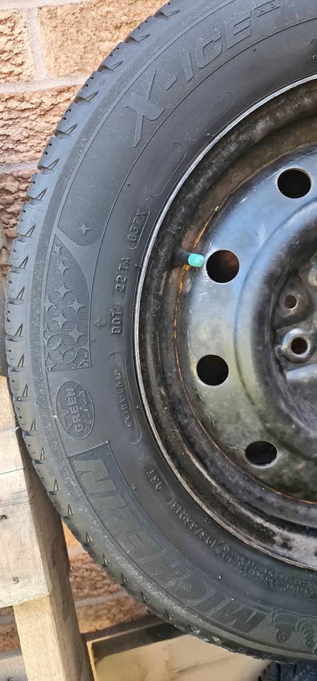 4 winter tires and steel rims - 15"
