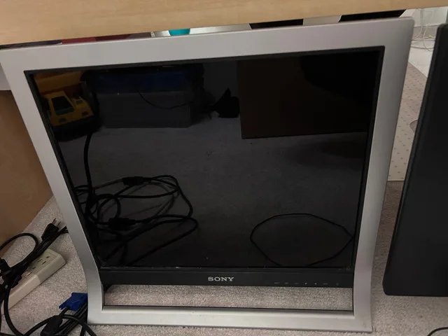 Sony 2005 square LCD monitor thumbnail