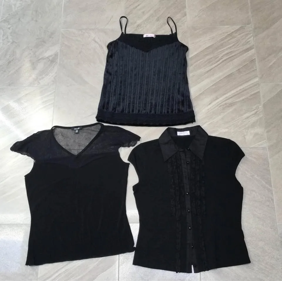 🧡Lot of 3 women’s tops all for $10 thumbnail
