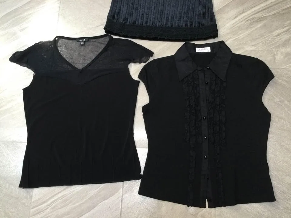 Lot of 3 women’s tops all for $10 image indicator(2)