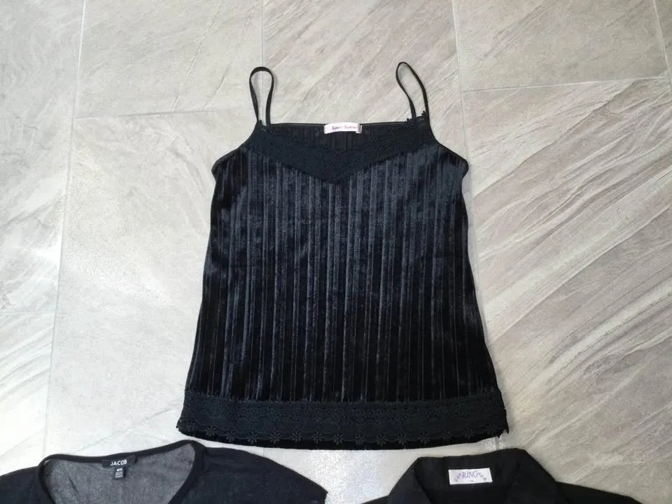 Lot of 3 women’s tops all for $10 image indicator(3)