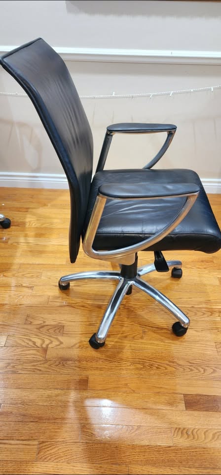 Office Chairs - Real Leather, Steel arms and legs. - photo 2