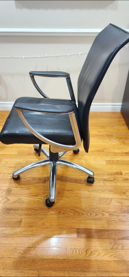 Office Chairs - Real Leather, Steel arms and legs. - photo 4