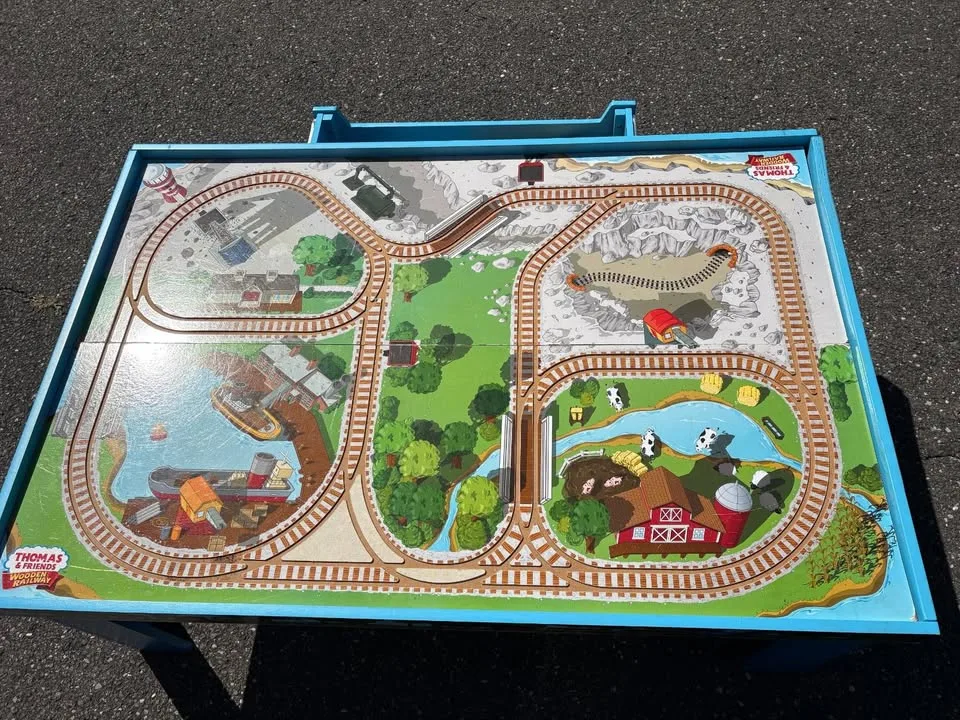 Thomas Train Playtable w/110+ Accessories image indicator(2)