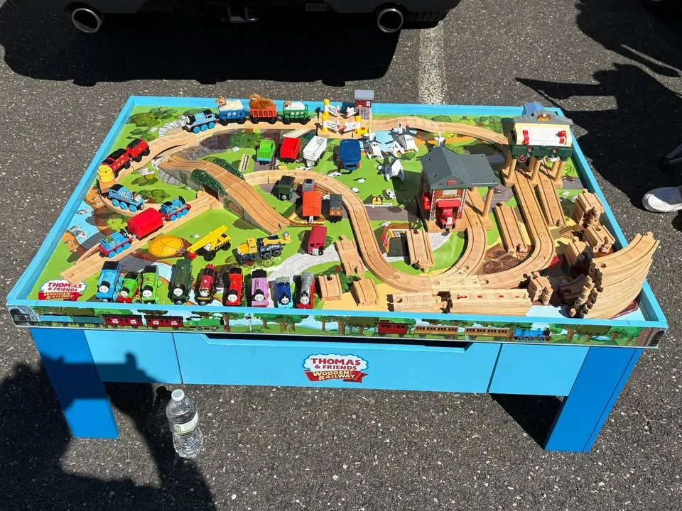 Thomas Train Playtable w/110+ Accessories image indicator(5)