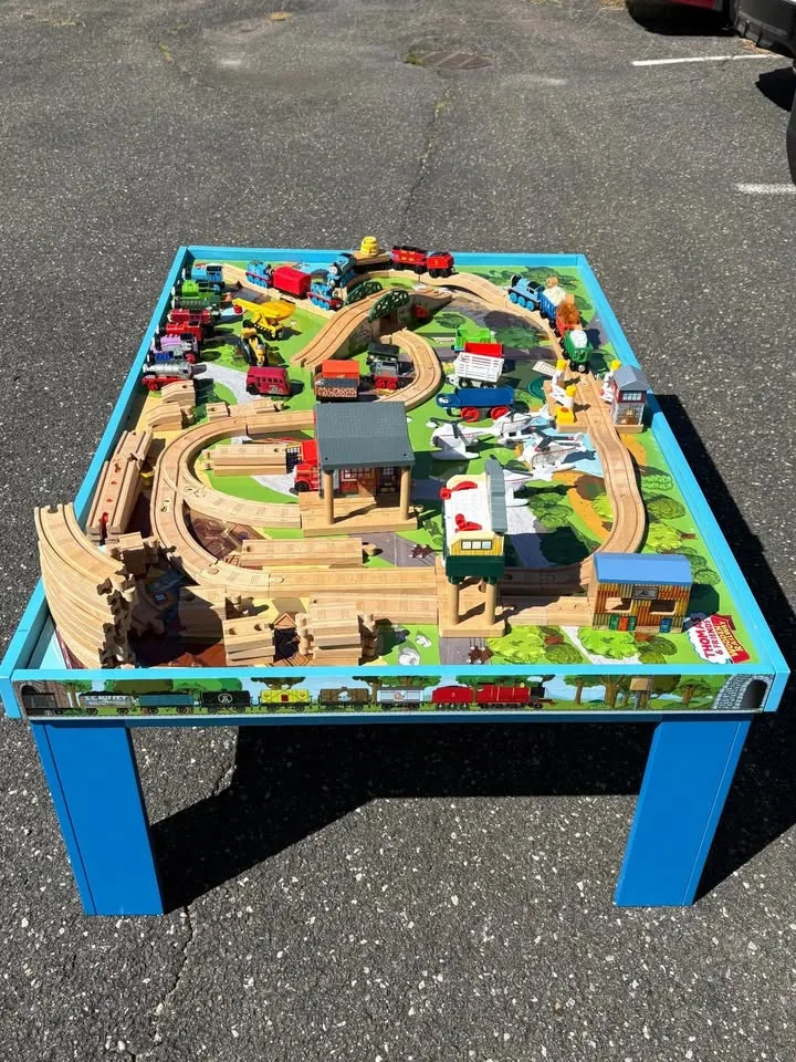 Thomas Train Playtable w/110+ Accessories image indicator(6)