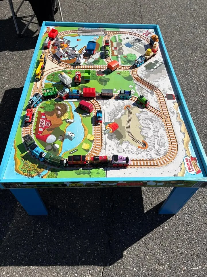 Thomas Train Playtable w/110+ Accessories image indicator(7)
