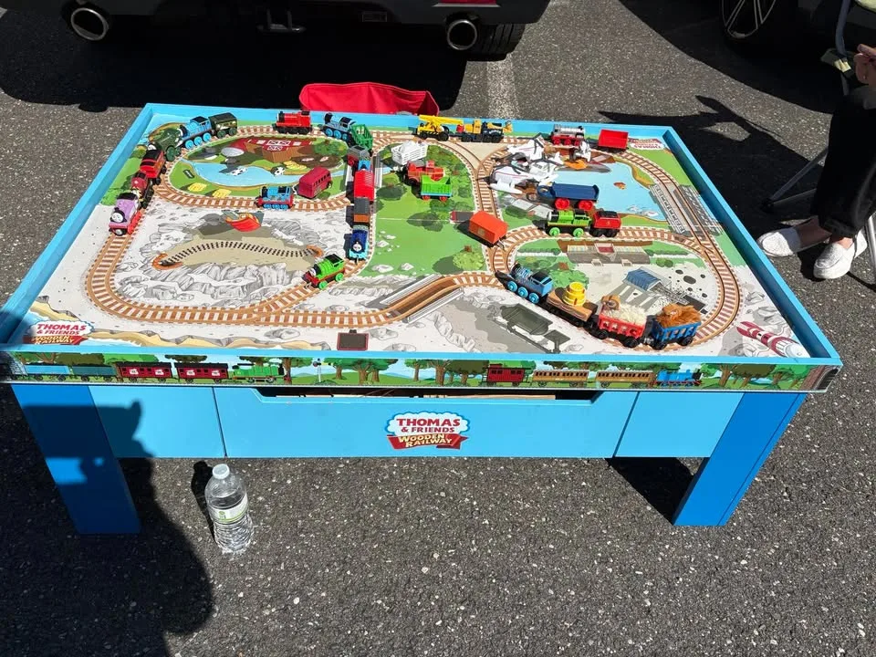 Thomas Train Playtable w/110+ Accessories image indicator(8)