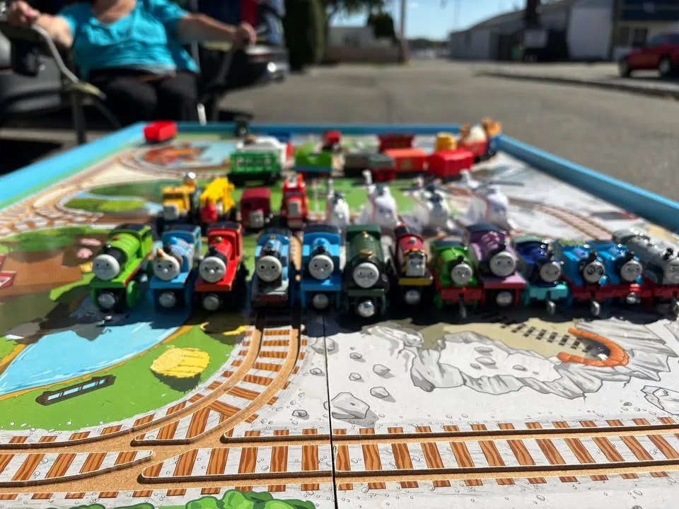 Thomas Train Playtable w/110+ Accessories image indicator(9)