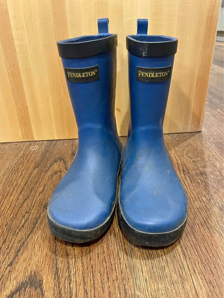 Kids Size 13 Boots and Sandals thumbnail