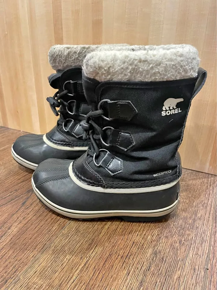 Kids Size 1 Boots and Shoes thumbnail
