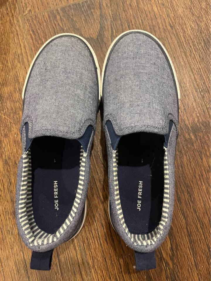 Kids Size 1 Boots and Shoes - photo 4