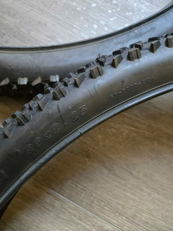 Mountain tires 29x2.25 with tube 9.5/10 image indicator(2)